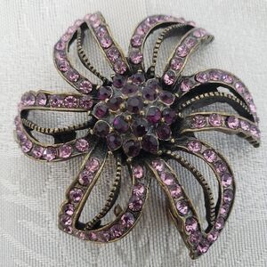 Vintage-Inspired Pink Crystal Flower Brooch